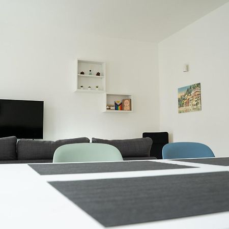 Apartamento Piazza XX Settembre - Feel The Centre Lecco Exterior foto
