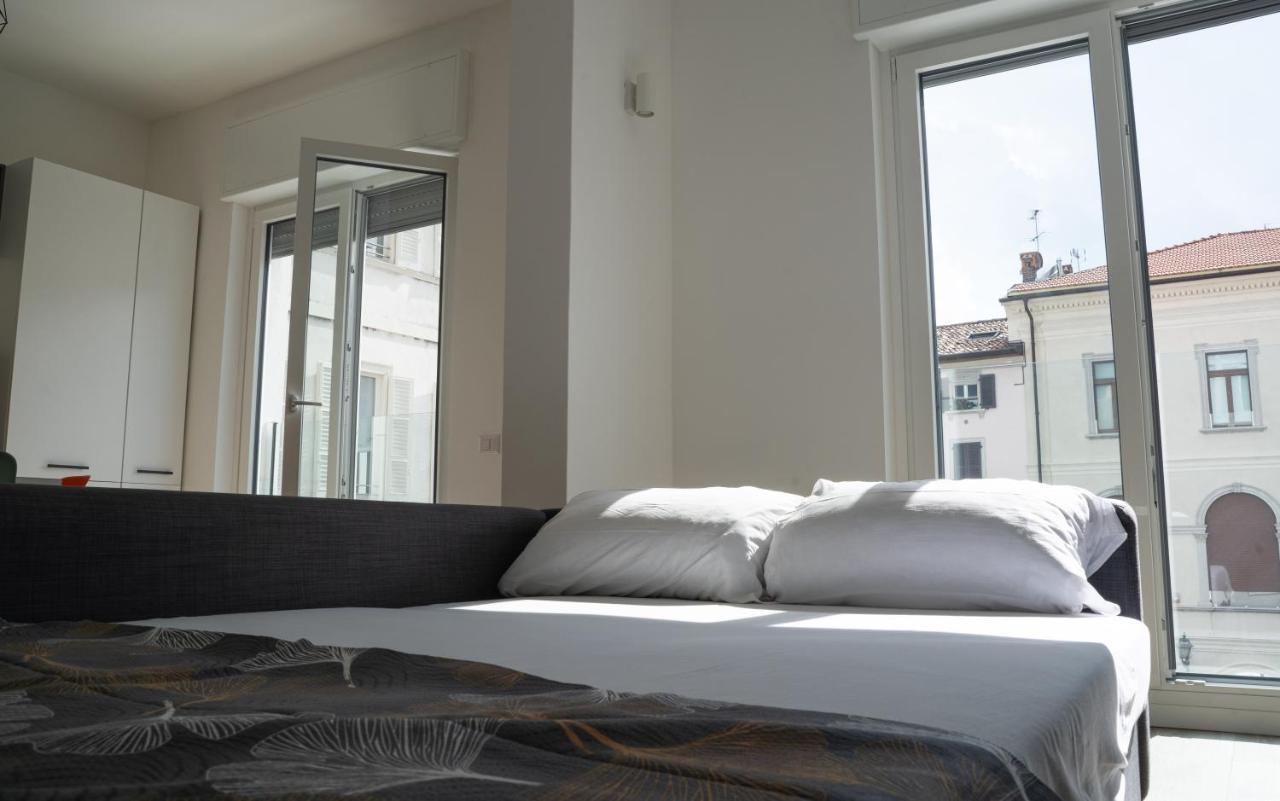 Apartamento Piazza XX Settembre - Feel The Centre Lecco Exterior foto