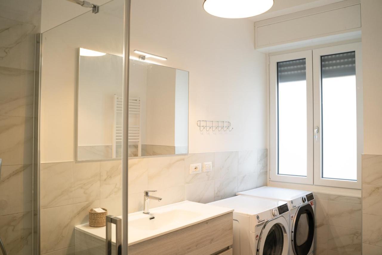 Apartamento Piazza XX Settembre - Feel The Centre Lecco Exterior foto